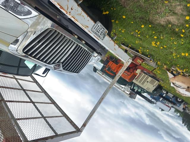 Image of International 7300 equipment image 2