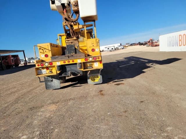 Image of International 7300 equipment image 3