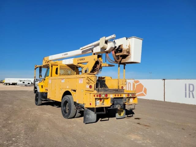 Image of International 7300 equipment image 2