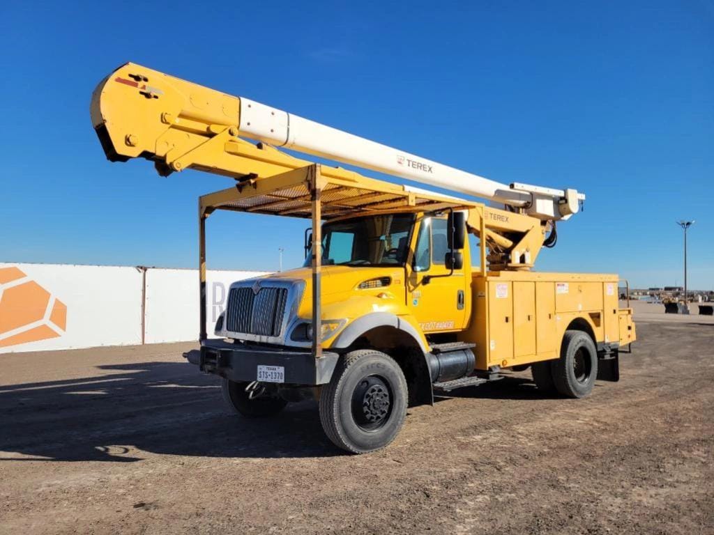 2006 International 7300 Equipment Image0