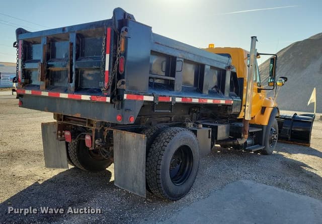 Image of International 7300 equipment image 4