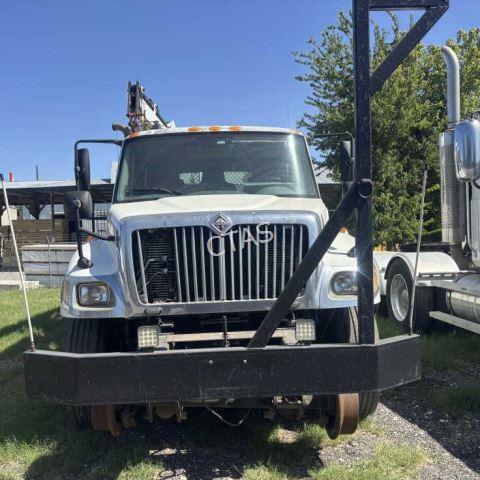 Image of International 7300 equipment image 1