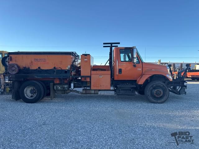 Image of International 7300 equipment image 3