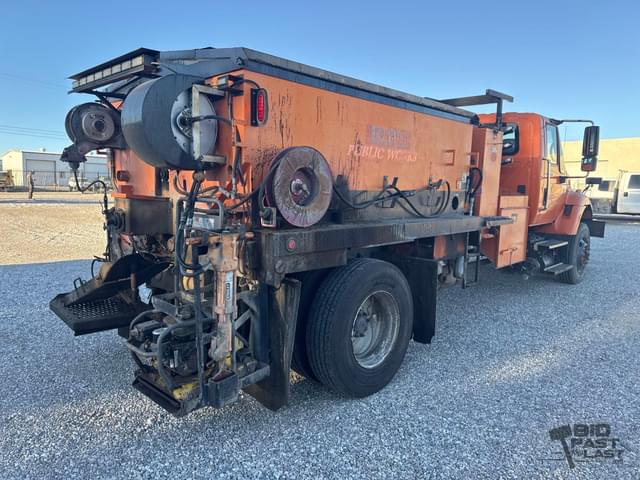 Image of International 7300 equipment image 4