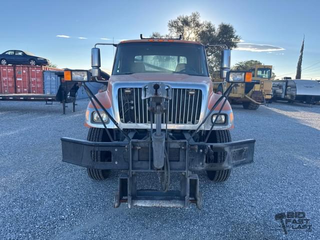Image of International 7300 equipment image 1