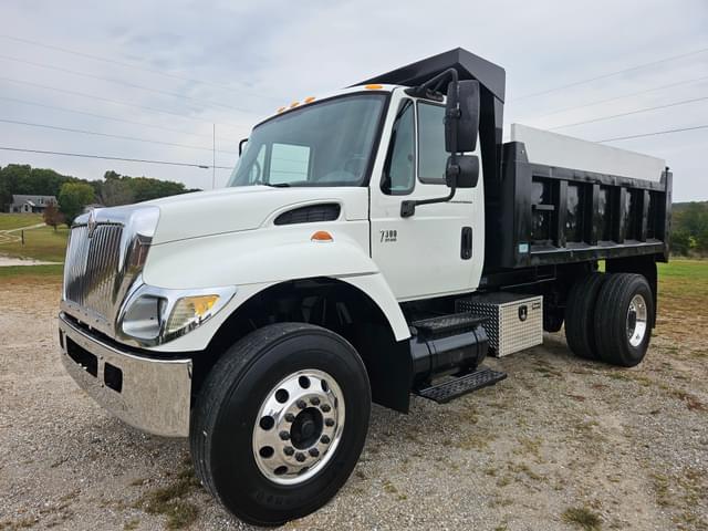 Image of International 7300 equipment image 2