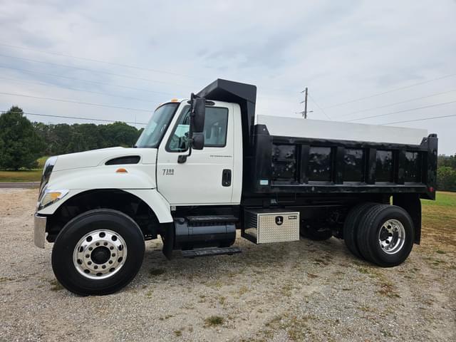 Image of International 7300 equipment image 4