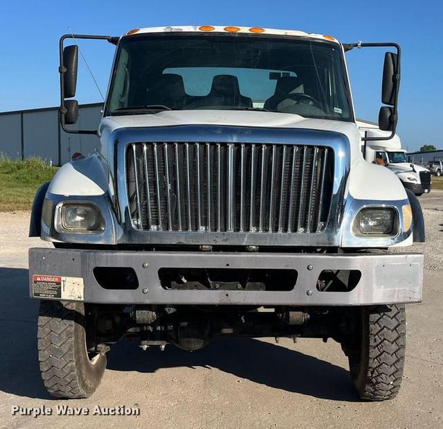 Image of International 7300 equipment image 1
