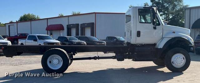Image of International 7300 equipment image 3