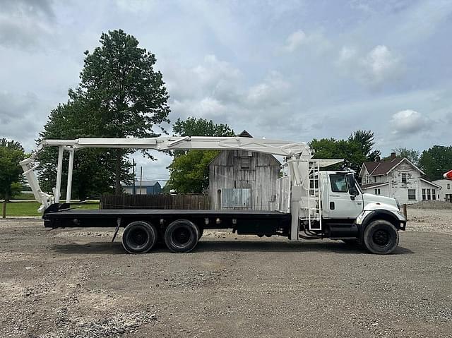 Image of International 7400 equipment image 3