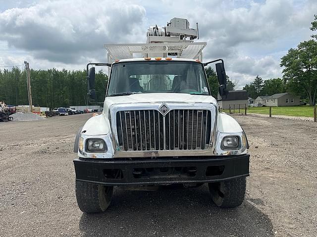 Image of International 7400 equipment image 1