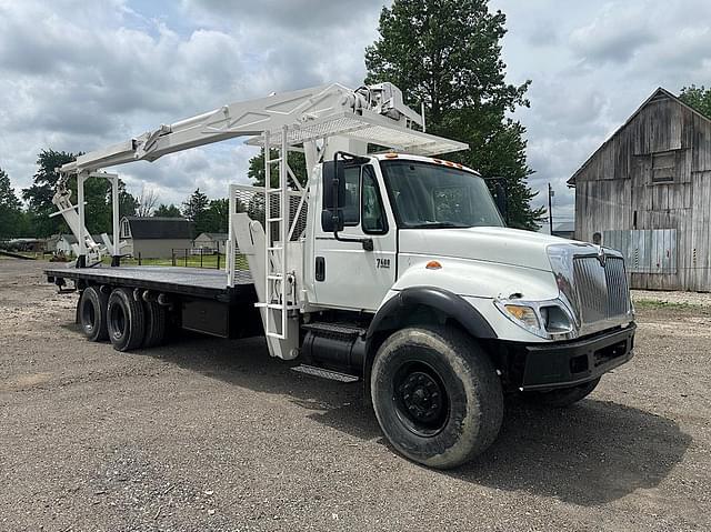 Image of International 7400 equipment image 2