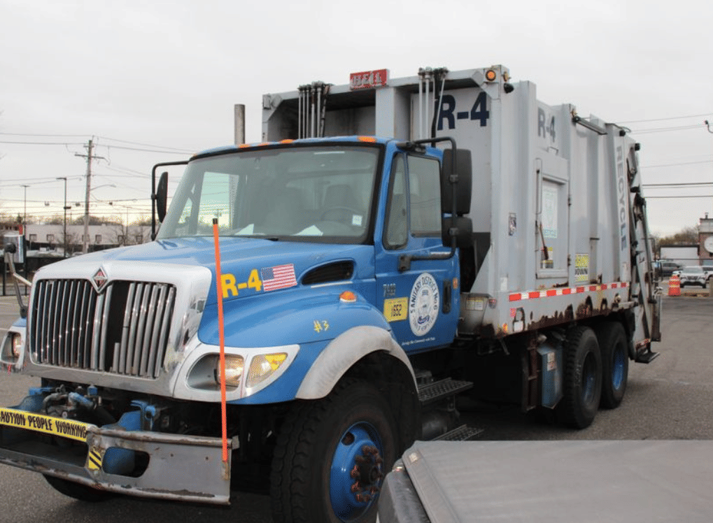 2006 International 7400 Equipment Image0