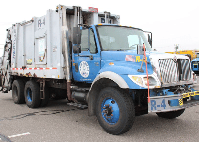 Image of International 7400 equipment image 4