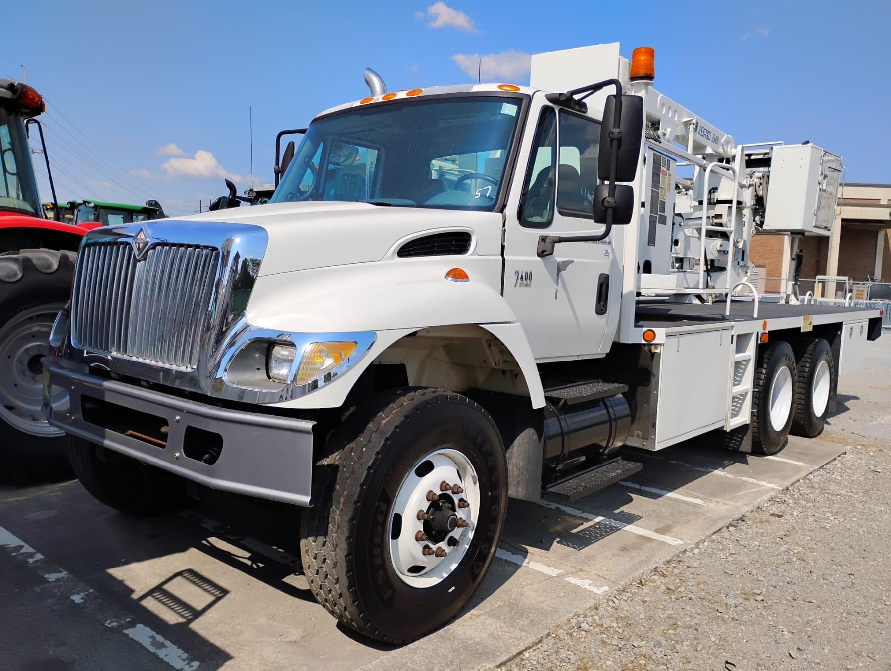 2006 International 7400 Equipment Image0