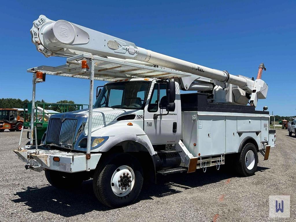 Image of International 7400 Primary image