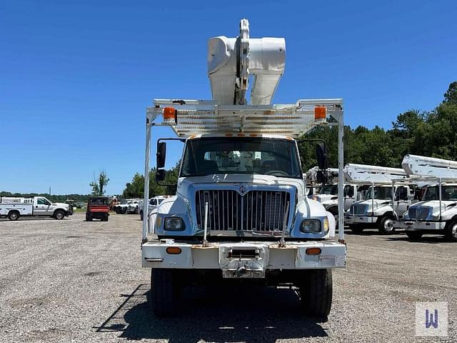 Image of International 7400 equipment image 1