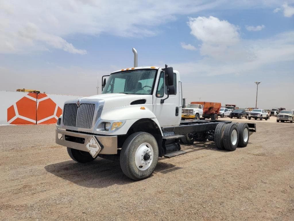 Image of International 7400 Primary image