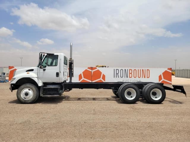 Image of International 7400 equipment image 1