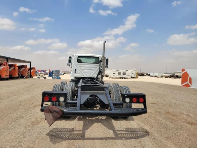 Image of International 7400 equipment image 3