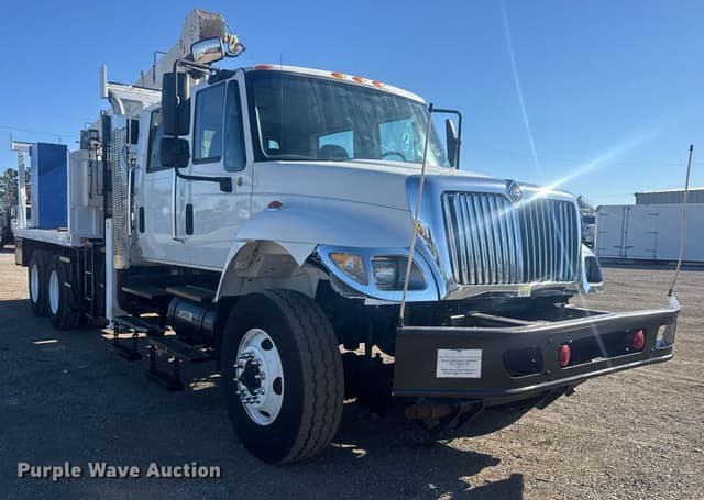 Image of International 7400 equipment image 2