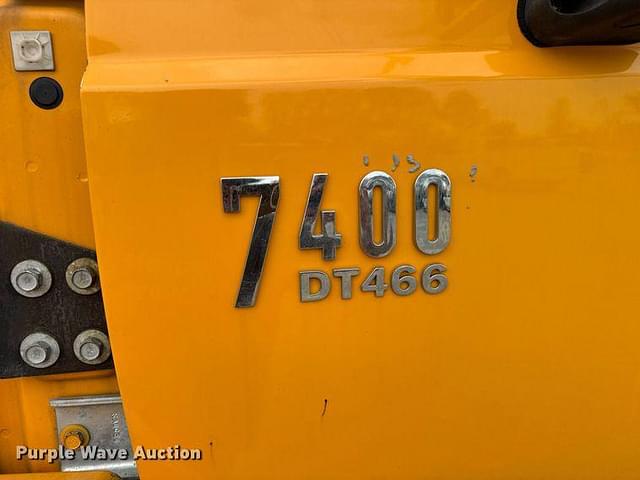 Image of International 7400 equipment image 2