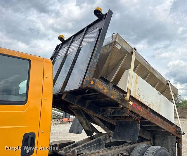 Image of International 7400 equipment image 3