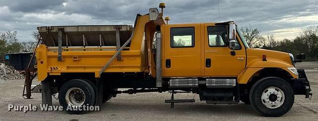 Image of International 7400 equipment image 3