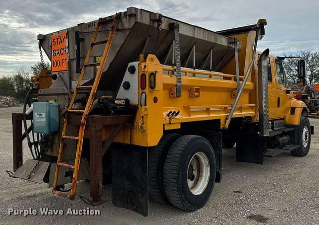 Image of International 7400 equipment image 4
