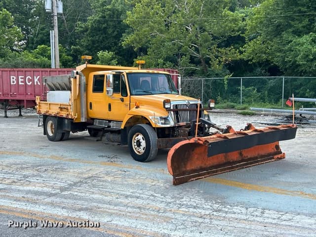 Image of International 7400 equipment image 2