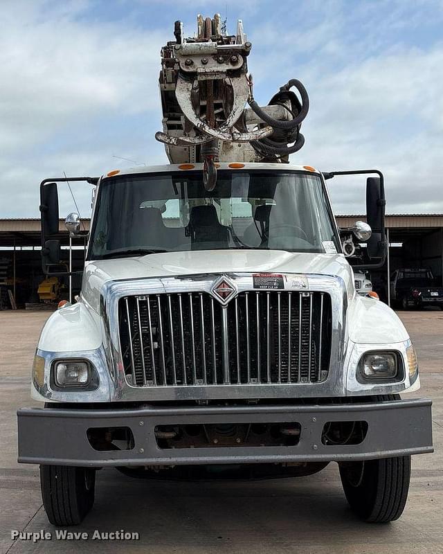 Image of International 7400 equipment image 1