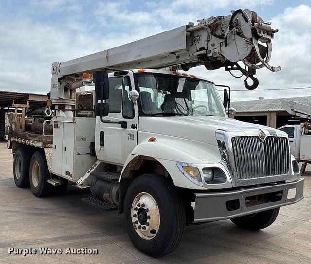 Image of International 7400 equipment image 3