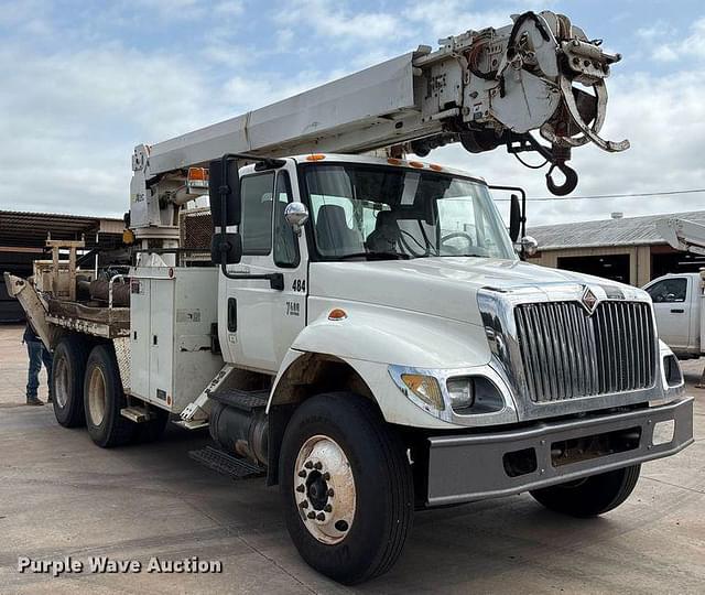 Image of International 7400 equipment image 2