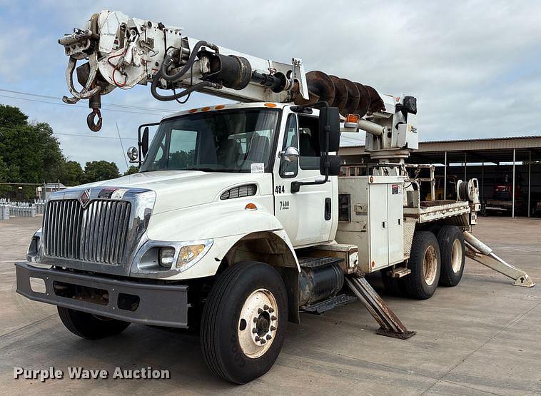 Image of International 7400 Primary image