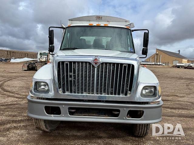 Image of International 7400 equipment image 2