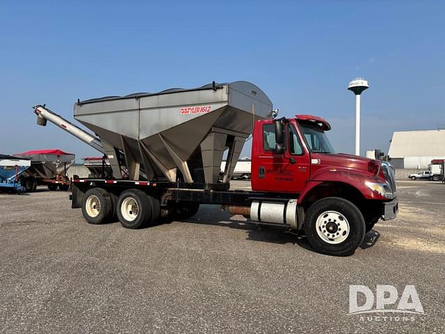 Image of International 7400 equipment image 2