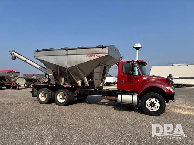 Image of International 7400 equipment image 3