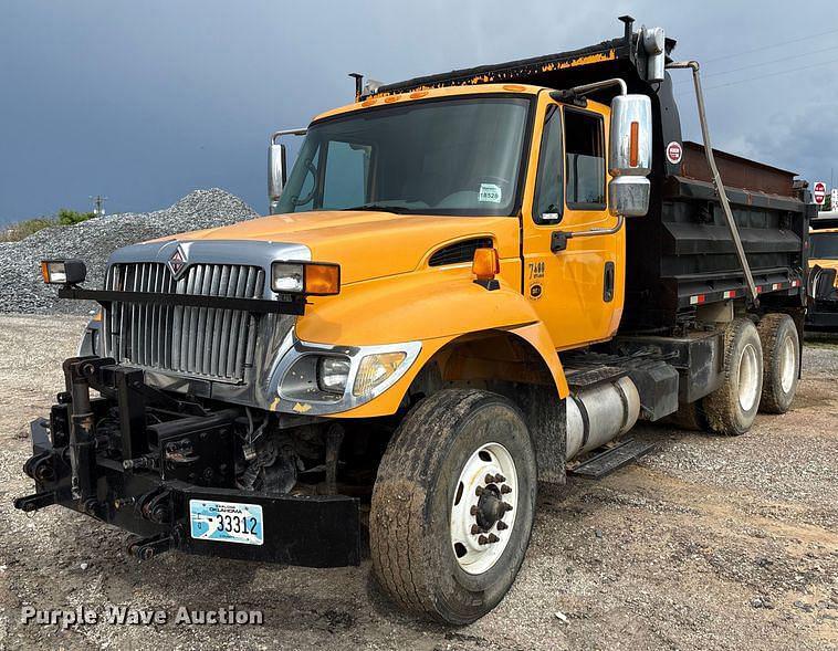 Image of International 7400 Primary image