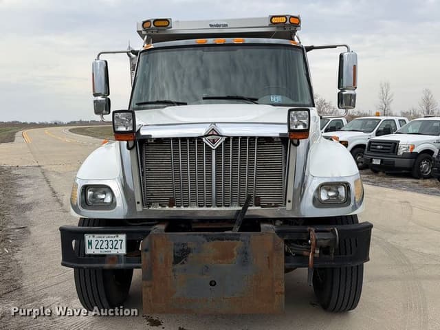Image of International 7400 equipment image 1