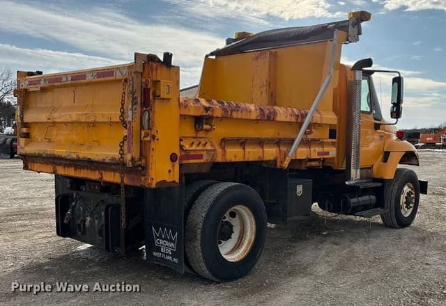 Image of International 7400 equipment image 4