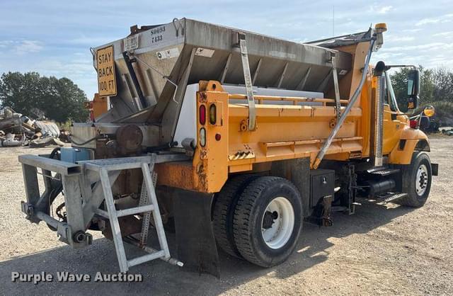 Image of International 7400 equipment image 4