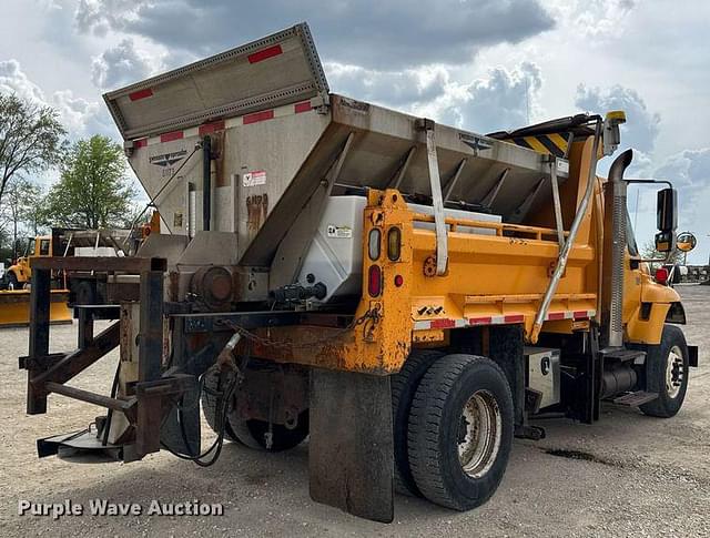 Image of International 7400 equipment image 4