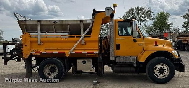 Image of International 7400 equipment image 3