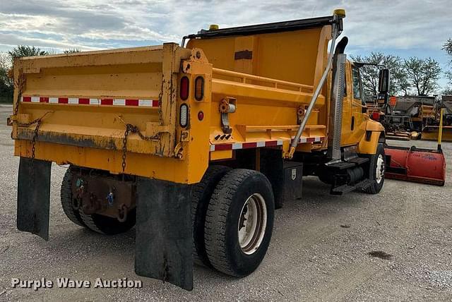 Image of International 7400 equipment image 4