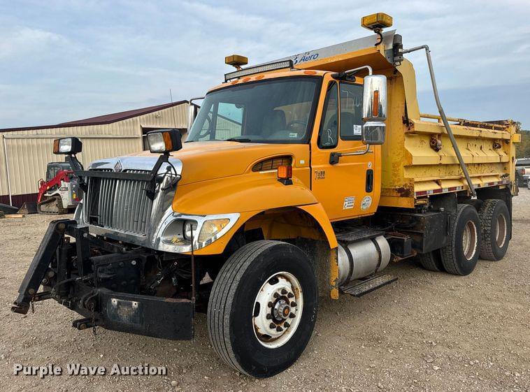 Image of International 7400 Primary image