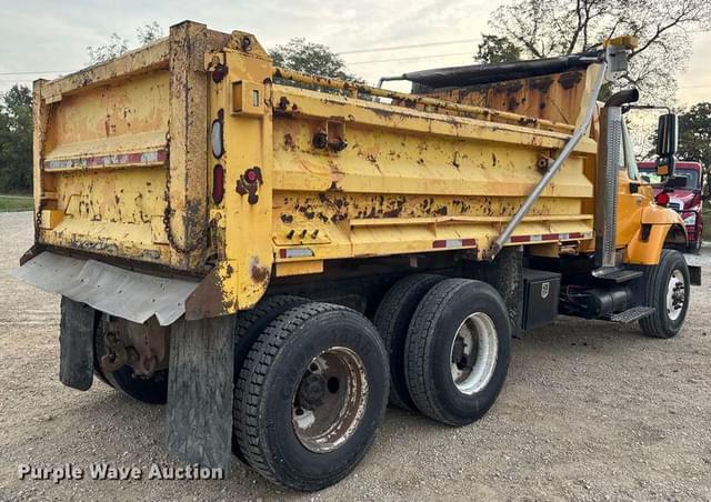 Image of International 7400 equipment image 4