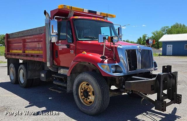 Image of International 7400 equipment image 2