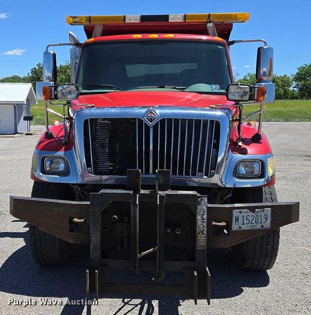 Image of International 7400 equipment image 1