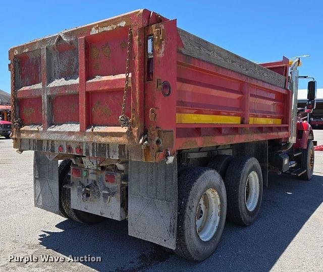 Image of International 7400 equipment image 4