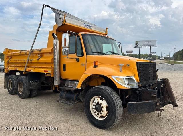 Image of International 7400 equipment image 2